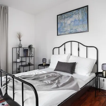 Spacious In Zizkov By Days Apartmán Praha