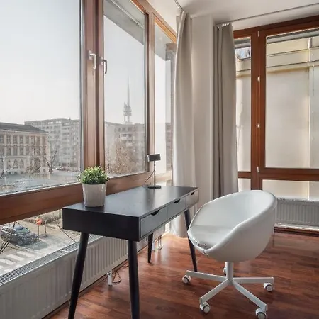 Spacious In Zizkov By Days