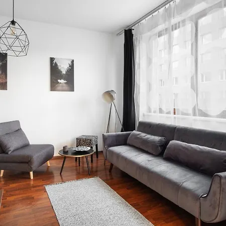Spacious In Zizkov By Days Apartmán